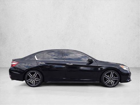 Used 2017 Honda Accord Sport image 8