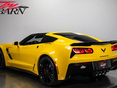 Used 2019 Chevrolet Corvette Grand Sport w/ Carbon Flash Badge Package RWD image 3