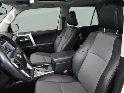 Used 2023 Toyota 4Runner SR5 Premium w/ Moonroof Package RWD image 33