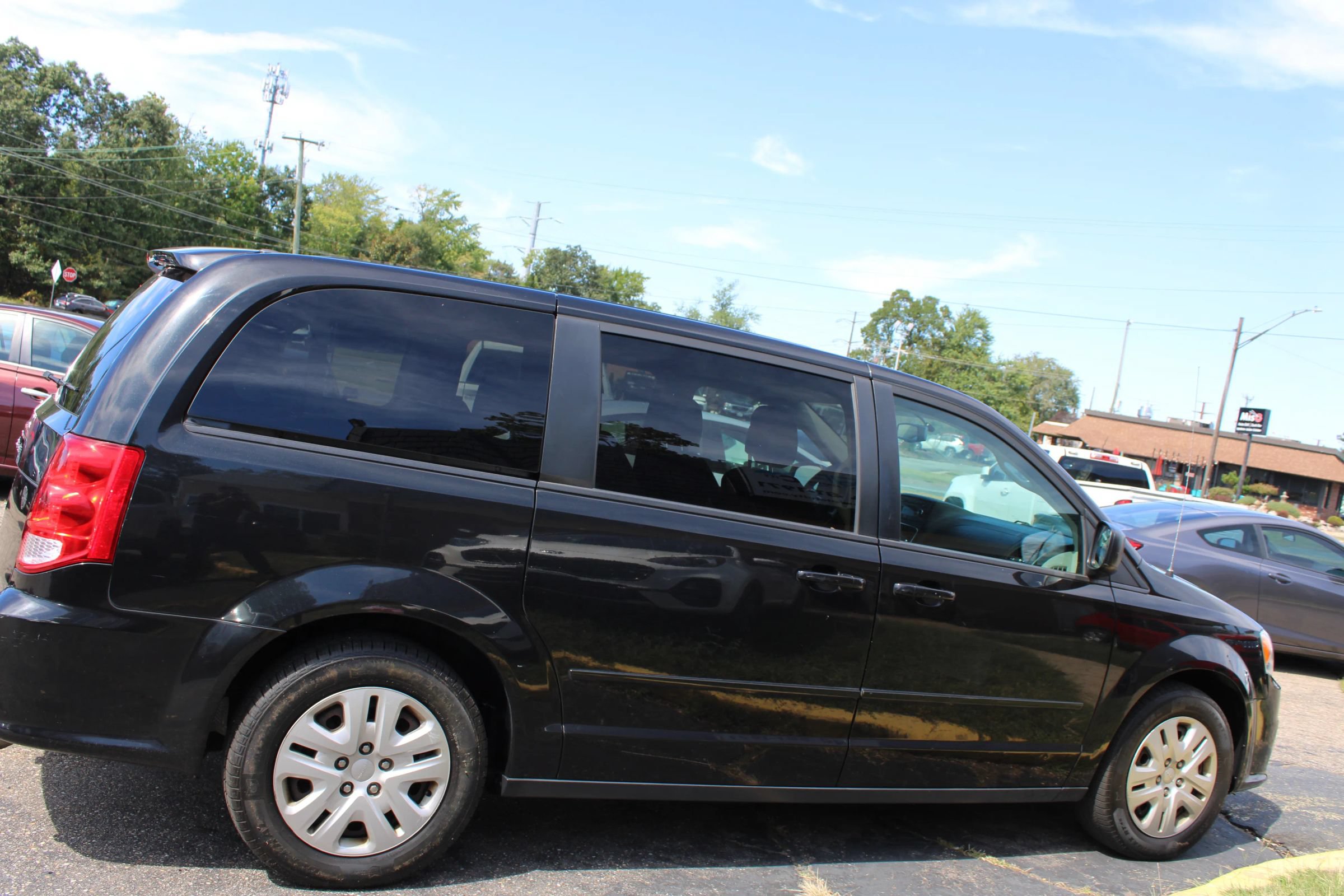 Used 2017 Dodge Grand Caravan SE w/ Power Window Group FWD image 4