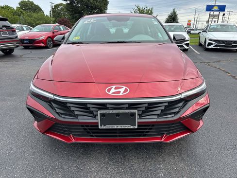 Certified 2025 Hyundai Elantra Sport w/ Cargo Package FWD image 7