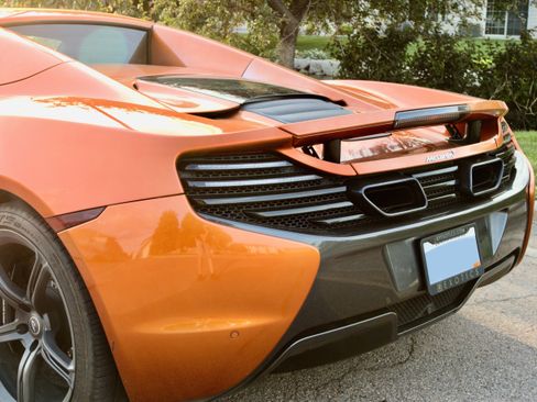 Used 2015 McLaren 650S Spider RWD image 5