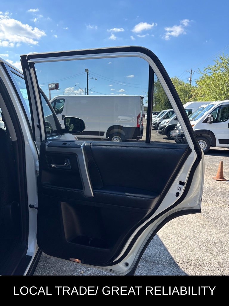 Used 2020 Toyota 4Runner SR5 AWD/4WD image 18