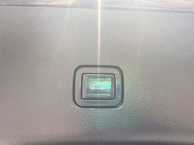 Used 2021 Chevrolet Traverse LT w/ LT Premium Package AWD/4WD image 14