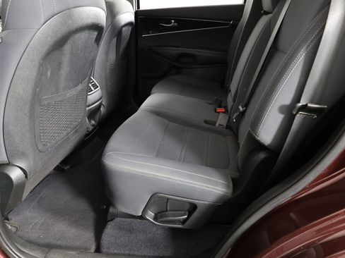 Used 2019 Kia Sorento LX image 19