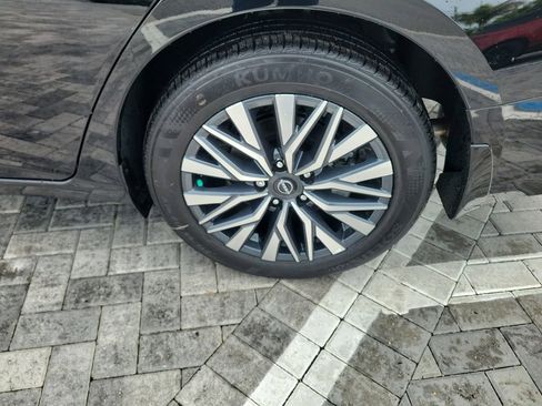 Used 2025 Nissan Altima 2.5 SV w/ SV Premium Package FWD image 13