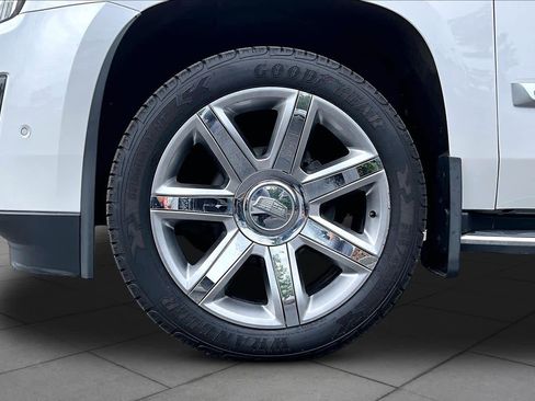 Used 2019 Cadillac Escalade ESV Luxury AWD/4WD image 10
