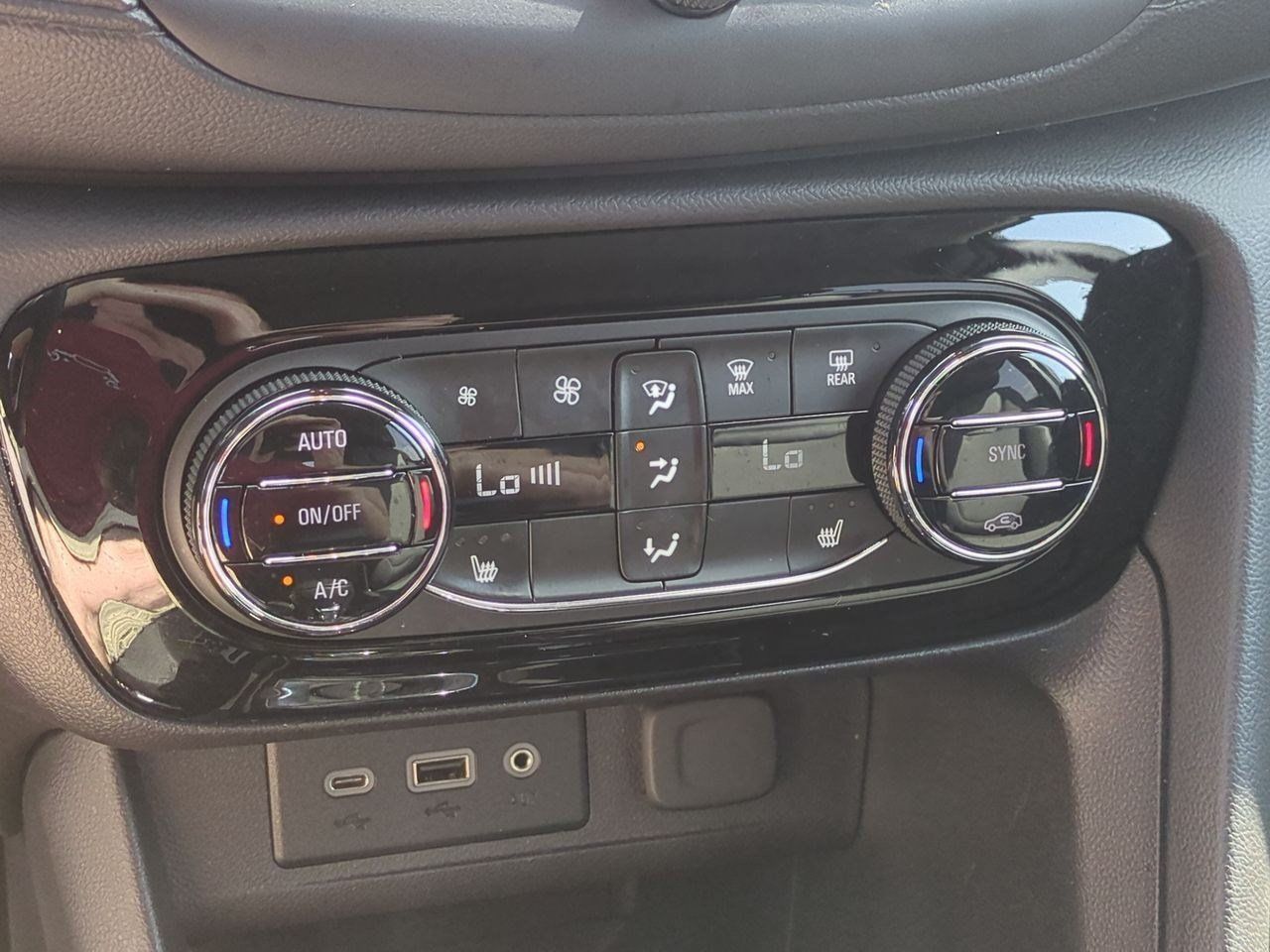 Used 2023 Buick Encore GX Select w/ Sport Touring Package FWD image 26