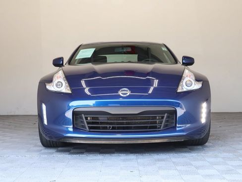 Used 2017 Nissan 370Z Coupe RWD image 4