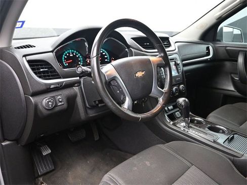 Used 2017 Chevrolet Traverse LT w/ Style and Technology Package image 8