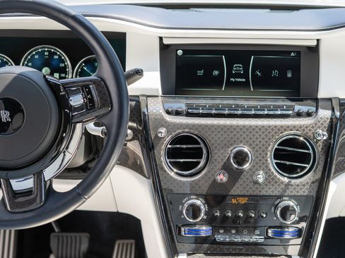 Certified 2024 Rolls-Royce Cullinan Black Badge w/ Leather Finishing Pack AWD/4WD image 4