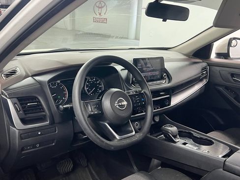 Used 2023 Nissan Rogue SV FWD image 8