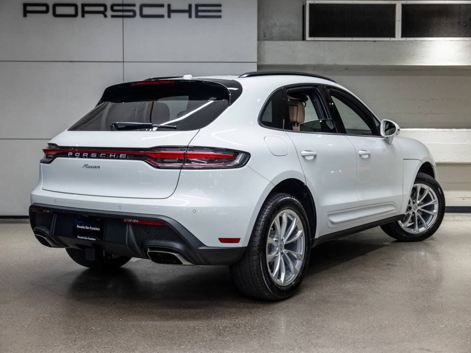 Certified 2026 Porsche Macan AWD/4WD image 8