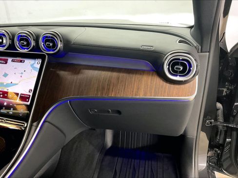 Used 2025 Mercedes-Benz GLC 350e 4MATIC image 17