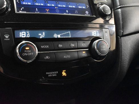 Used 2019 Nissan Rogue S image 17