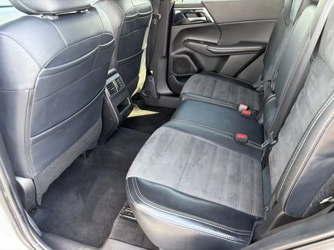 Used 2024 Mitsubishi Outlander SE AWD/4WD image 24
