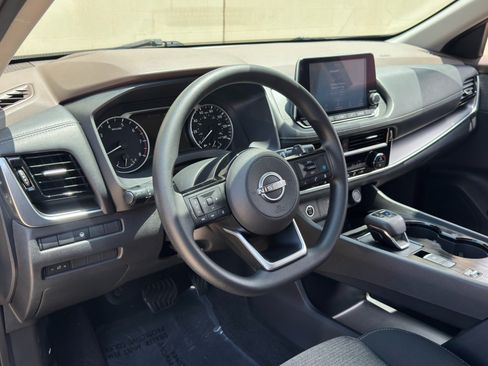 Used 2022 Nissan Rogue SV FWD image 12