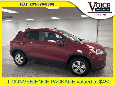 Used 2022 Chevrolet Trax LT w/ LT Convenience Package image 1