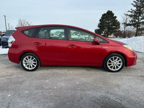 Used 2014 Toyota Prius V Five image 8