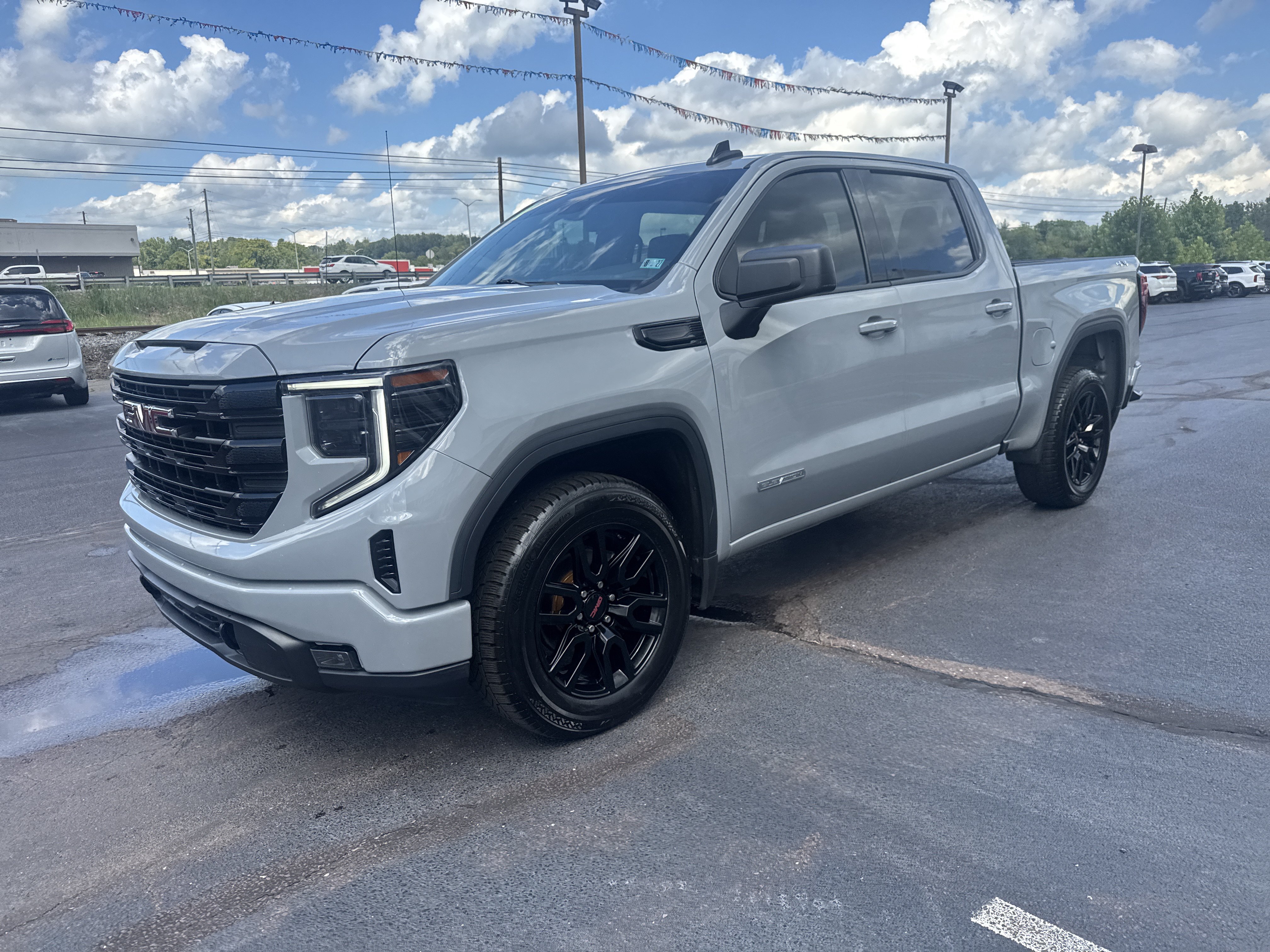 Used 2024 GMC Sierra 1500 Elevation AWD/4WD image 8
