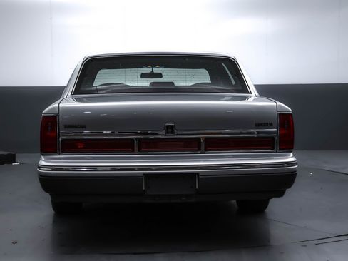Used 1995 Lincoln Town Car Signature image 21