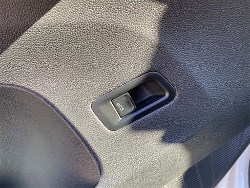 Used 2024 Volkswagen Atlas SE image 20