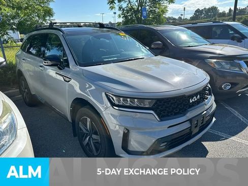 Used 2022 Kia Sorento EX w/ Panoramic Sunroof Package FWD image 3