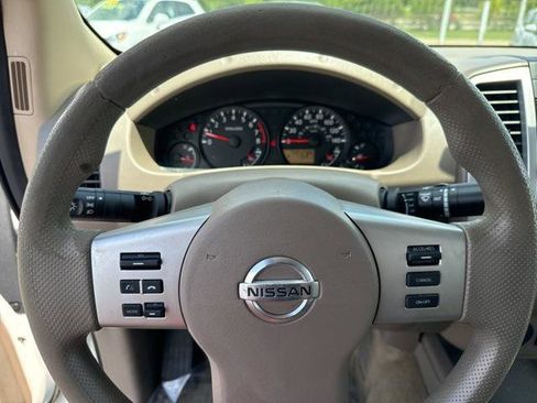 Used 2017 Nissan Frontier SV image 12