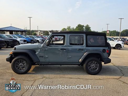 Used 2024 Jeep Wrangler Unlimited Sport AWD/4WD image 4