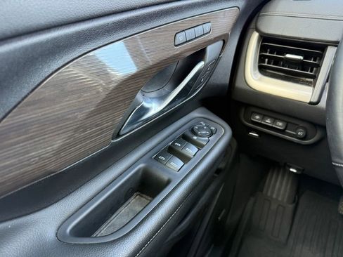 Used 2024 GMC Terrain Denali w/ Denali Premium Package image 22