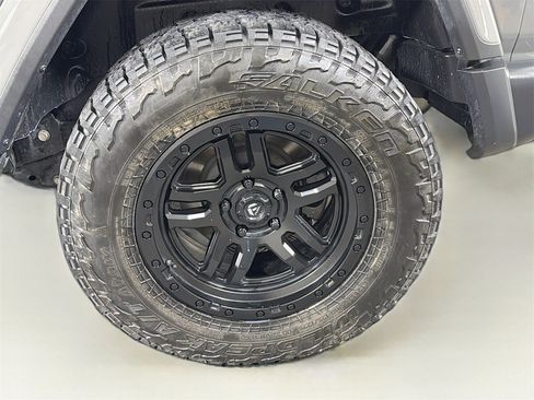 Used 2018 Jeep Wrangler Unlimited Sahara image 33