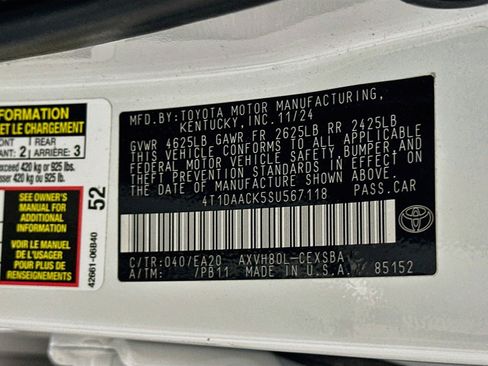 Used 2025 Toyota Camry SE FWD image 12