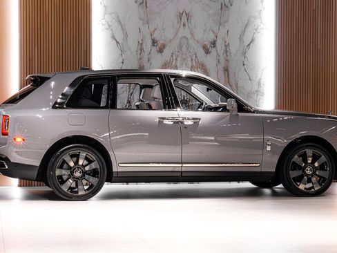Used 2023 Rolls-Royce Cullinan w/ Cullinan Package image 6