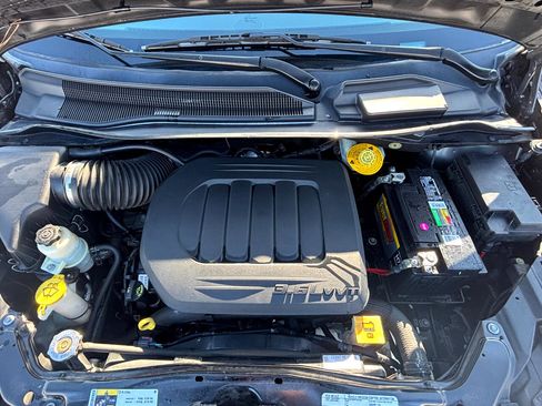 Used 2020 Dodge Grand Caravan SXT image 9