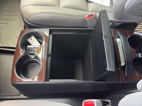 Used 2018 Toyota Sienna Limited Premium image 40