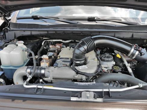 Used 2019 Nissan Titan SV w/ SV Convenience Package AWD/4WD image 31