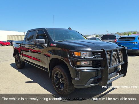 Used 2022 Chevrolet Silverado 1500 Custom Trail Boss w/ Safety Confidence Package AWD/4WD image 3