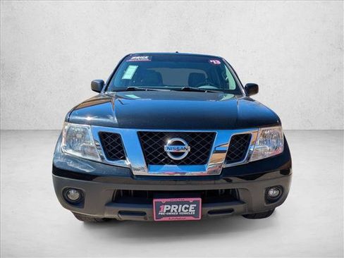 Used 2013 Nissan Frontier SV image 2
