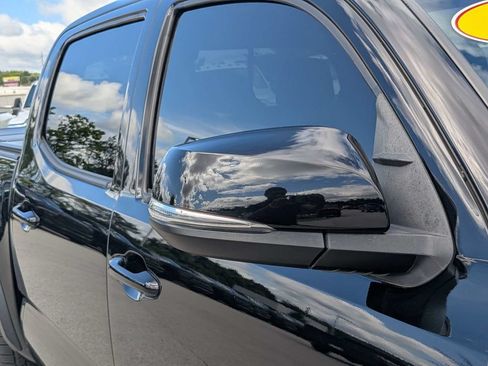 Used 2020 Toyota Tacoma TRD Off-Road AWD/4WD image 12