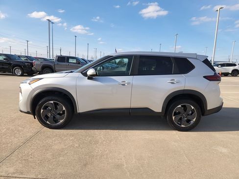 Used 2025 Nissan Rogue SV image 8