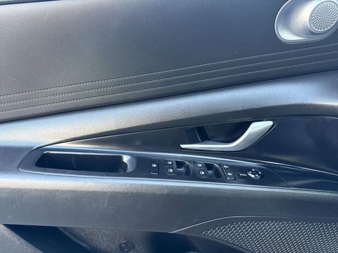 Used 2022 Hyundai Elantra Blue image 10