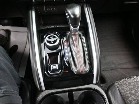 Used 2024 Chevrolet Colorado Z71 w/ Z71 Convenience Package 2 image 11