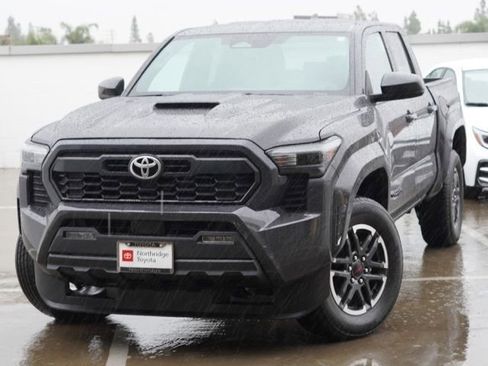 Certified 2025 Toyota Tacoma TRD Sport image 4