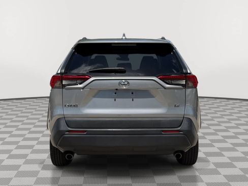 Used 2019 Toyota RAV4 LE FWD image 7