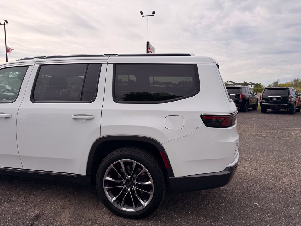 Used 2022 Jeep Wagoneer Series III w/ Premium Group I AWD/4WD image 8