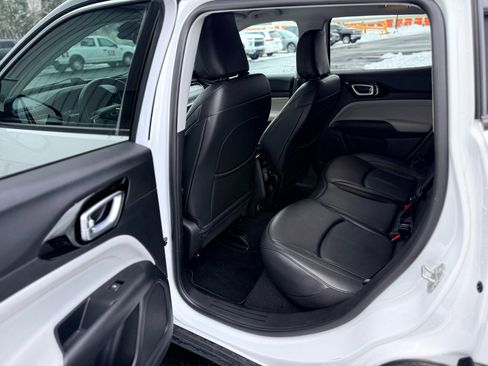 Used 2022 Jeep Compass Limited image 21