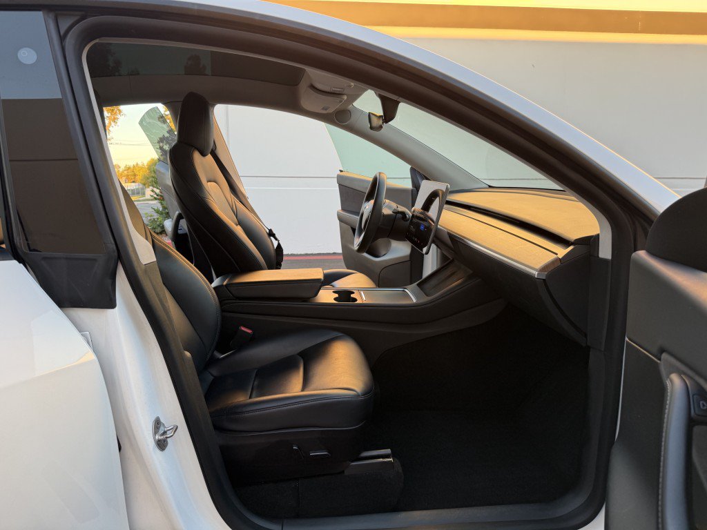 Used 2022 Tesla Model Y Long Range AWD/4WD image 12