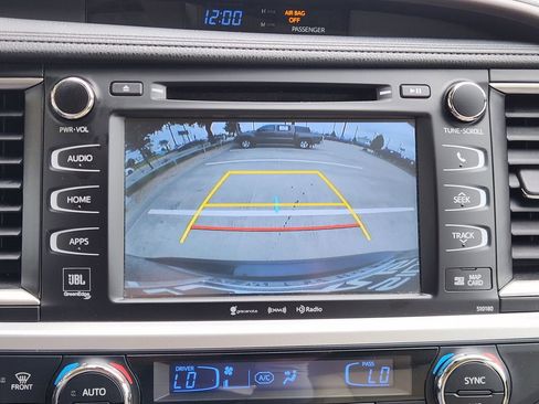 Used 2018 Toyota Highlander Limited FWD image 17