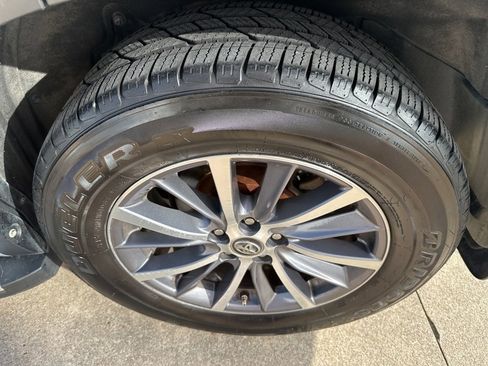 Used 2017 Toyota Highlander XLE image 22