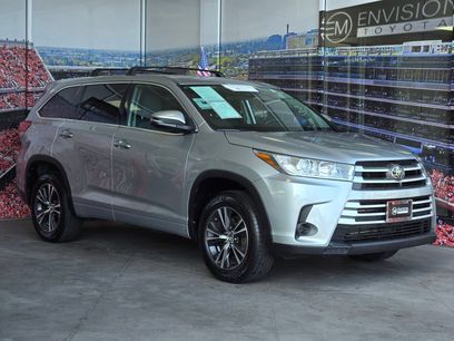 Certified 2018 Toyota Highlander LE w/ Carpet Mat Package (TMS)